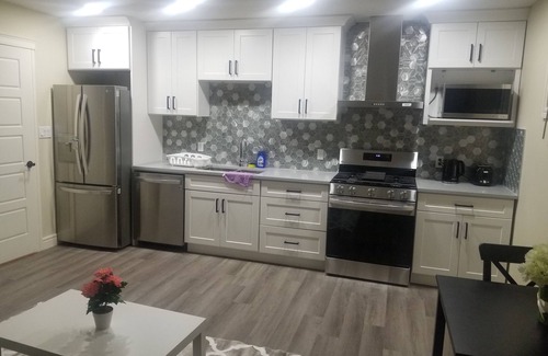 Southwest Edmonton House | LUXURIOUS FULLY PRIVATE TWO BEDROOMS ONE BATHROOM BASEMENT SUITE IN SW EDMONTON