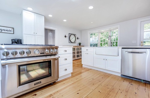 Andover House | Luxurious, fully renovated 3 bedroom/3 bath Andover home steps from PA/Downtown.