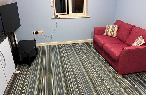 Osterley Apartment | Luxurious gated single bed flat