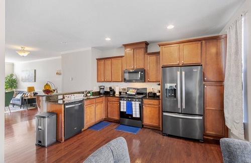 Stafford House | Luxurious Gateway near Quantico Base