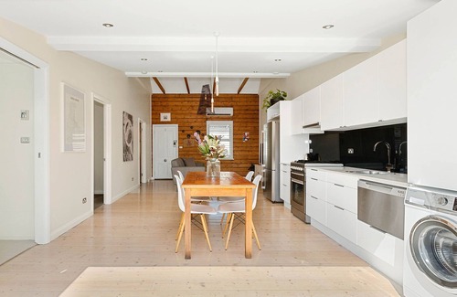 Geelong West House | ★ Luxurious Geelong Cottage ★ Walk Everywhere ★ WiFi