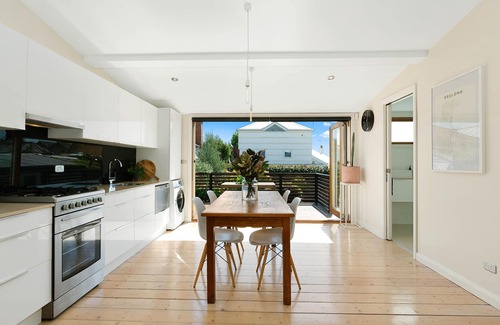 Geelong West House | ★ Luxurious Geelong Cottage ★ Walk Everywhere ★ WiFi