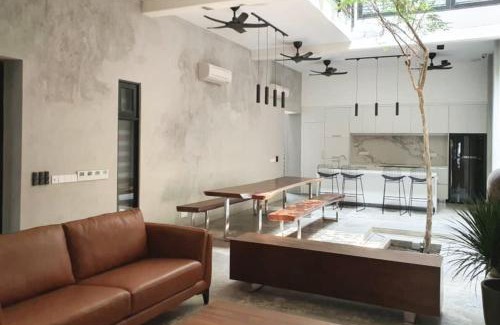 Historic George Town House | Luxurious Georgetown Townhouse in Core Zone