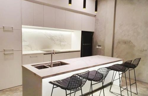 Historic George Town House | Luxurious Georgetown Townhouse in Core Zone