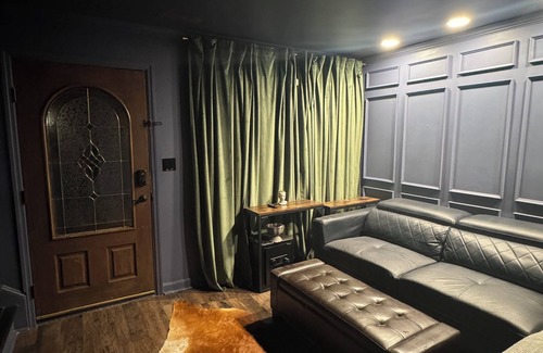 Charlotte Condo | Luxurious Getaway at Js Place