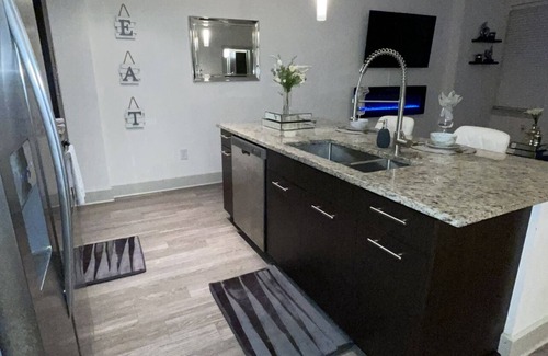 Buckhead Village Condo | Luxurious Getaway in Heart of Buckhead