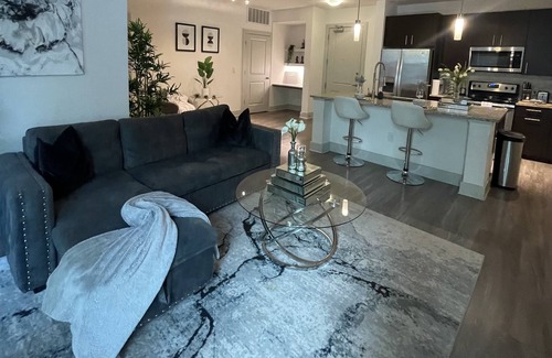 Buckhead Village Condo | Luxurious Getaway in Heart of Buckhead