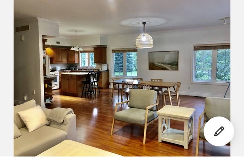 Picton House | Luxurious Getaway - Near Sandbanks and Wineries
