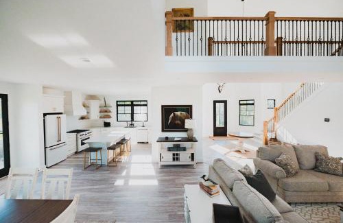 Williamsburg House | Luxurious Giuliana Rose 5BDR FarmHouse ➠ 8062