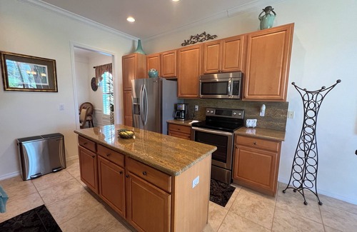Fort Myers House | Luxurious golf home with pool in prestigious Colonial Country Club + Amenities
