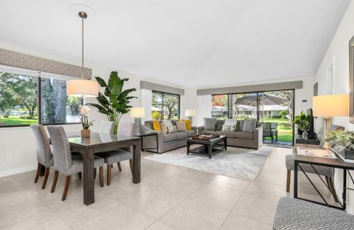 Palm Beach Gardens Apartment | Luxurious Golf Retreat Villa in PGA National!