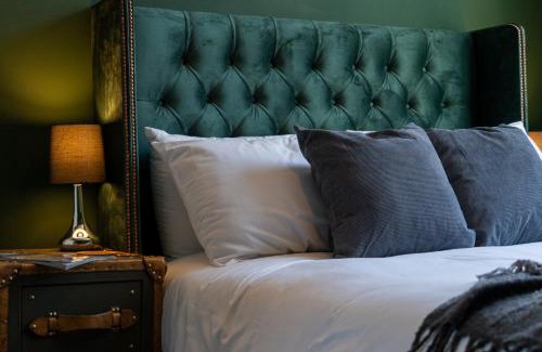 Bath House | Luxurious GRAND 6 BR Home in BATH - Perfect for Groups & Sleeps 12!