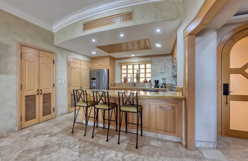 El Medano Ejidal Villa | Luxurious Ground-Floor Villa, Steps from Beach & Pool, Terrace BBQ, 3103