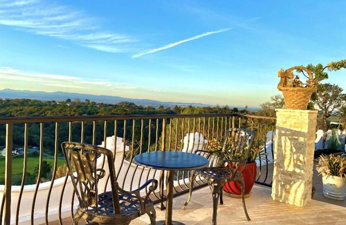 Elkhorn House | Luxurious guest house with Great Views of Monterey Bay