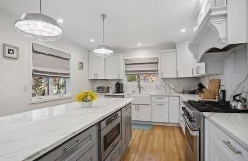 Quogue House | ⭐️Luxurious Hamptons Home Near Beach Heated Pool Wineries Golf Westhampton Beach
