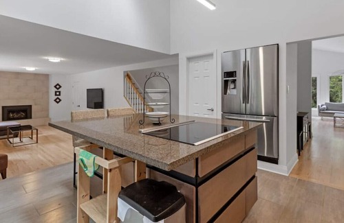 Fergus House | *Luxurious Haven* - Pool, Spacious Yard & Fire Pit