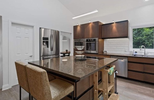 Fergus House | *Luxurious Haven* - Pool, Spacious Yard & Fire Pit