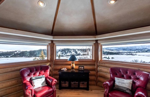 Sublette County House | Luxurious Hillside Lodge