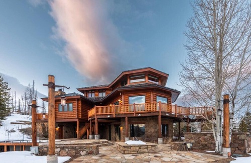 Sublette County House | Luxurious Hillside Lodge