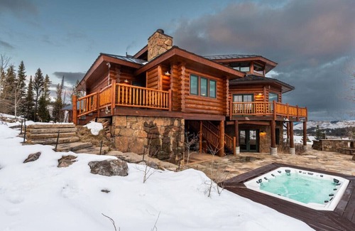 Sublette County House | Luxurious Hillside Lodge