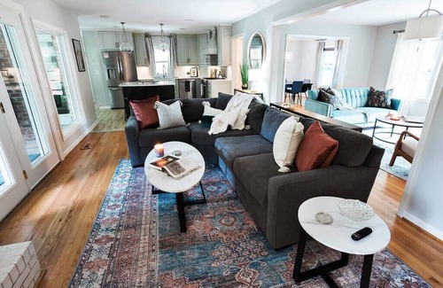 Forest Acres House | Luxurious Hidden Oasis in Forrest Acres