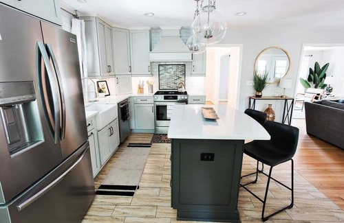 Forest Acres House | Luxurious Hidden Oasis in Forrest Acres
