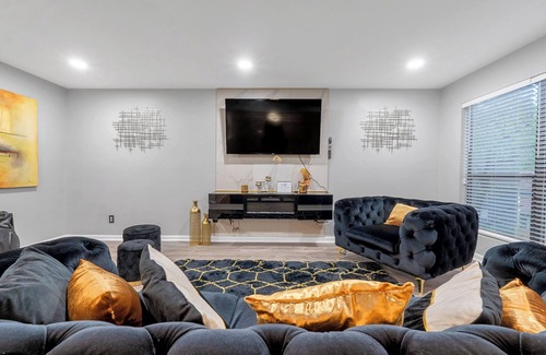Stone Mountain House | Luxurious Hidden Gem