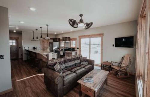 Dillon House | Luxurious Hideaway on Beaverhead River - Bunk