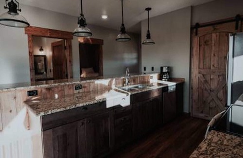 Dillon House | Luxurious Hideaway on Beaverhead River - Bunk