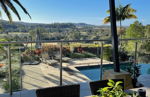 Cobaki Apartment | Luxurious Hinterland Retreat-15 Mins From Coolangatta!
