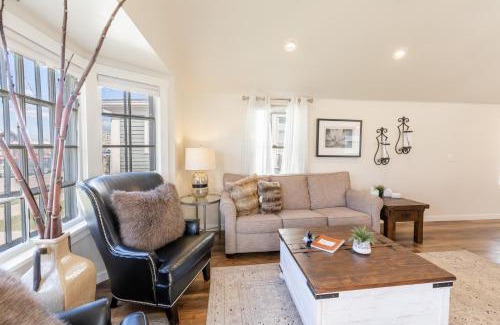 Rapid City House | Luxurious Historic Renovated Bungalow DT Rapid City with Private Patio