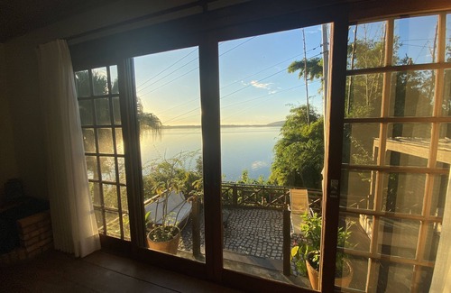 Florianopolis House | Luxurious house built around an ancient fig tree.