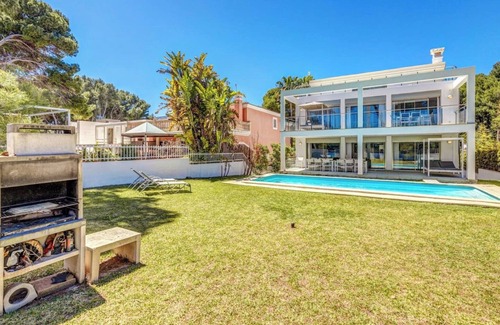 Alcudia House | Luxurious Holiday Home "Gemelos" with Sea View, Pool and Air Conditioning
