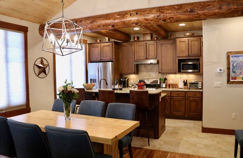Fraser House | Luxurious Home,1 acre,6mile-W.Park,Hot tub,33miles-RMNP, 2 Masters, Steam Shower