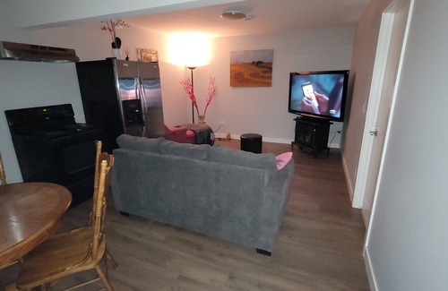 Airdrie House | Luxurious home away from home with AC in a quiet & Clean Neighborhood just 4 U