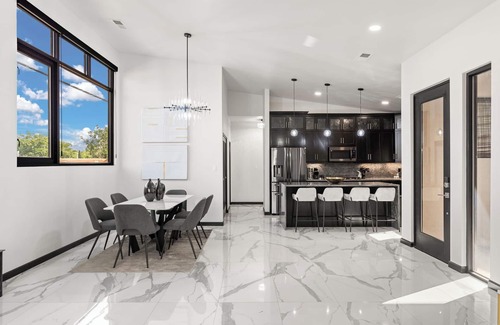 Rio Grande Blvd House | Luxurious Home in gated community near Old Town Albuquerque 01