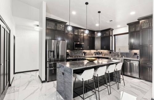 Rio Grande Blvd House | Luxurious Home in gated community near Old Town Albuquerque 01