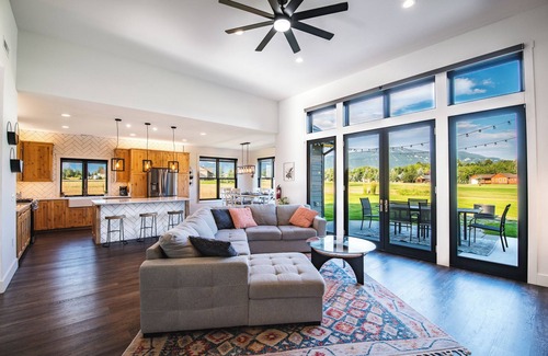 Red Lodge House | Luxurious Home in Red Lodge MT, Golf Course Retreat with Stunning Mountain Views