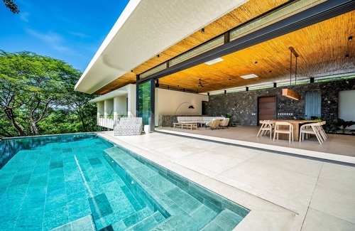 North Pacific Coast House | Luxurious home near beaches with infinity pool, outdoor kitchen, & mtn views