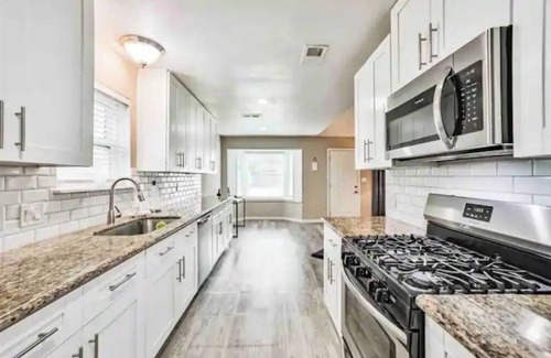 Barker House | Luxurious home near I-10 & S Mason Road