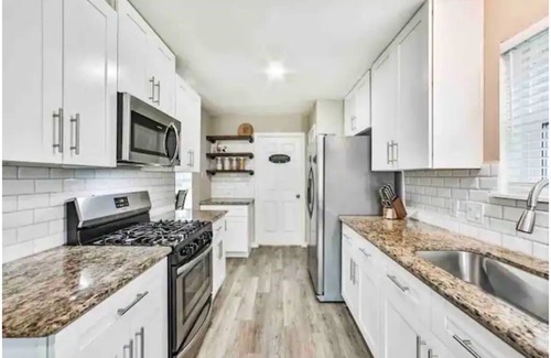 Barker House | Luxurious home near I-10 & S Mason Road