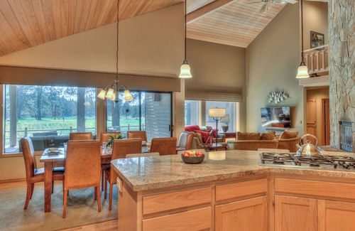 Overlook Park House | Luxurious home on the golf course. Oversized deck, hot tub, covered patio!