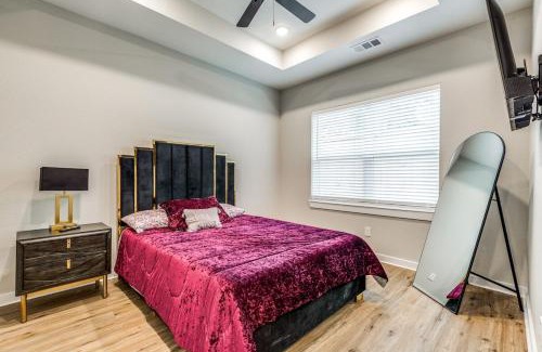 Barker Apartment | Luxurious Home Retreat with Stylish design