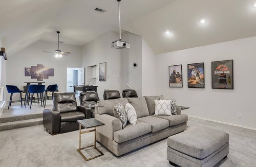 Mesquite House | Luxurious Home w Cinema Room & Private Pool