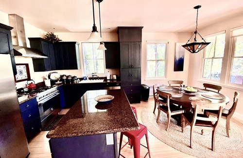 Eastsound House | Luxurious Home w/Hot Tub, 5 minute walk to Town and Beach