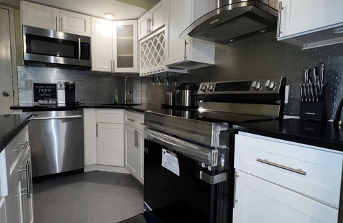 Wakefield Apartment | Luxurious home with jacuzzi with tv and pool table and