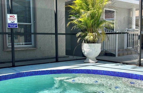 Greater Northdale Apartment | Luxurious Home With Pool In Downtown Tampa, FL