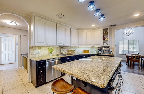 Rosewood Hill House | Luxurious home with private salt water pool, fenced in back yard + W/D