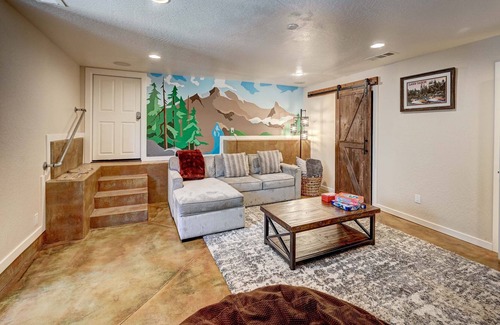 Altaville House | Luxurious home with HOT TUB