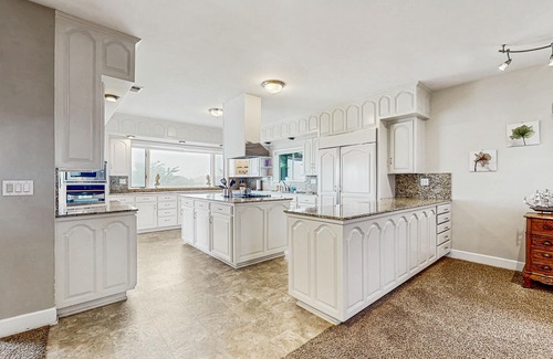 Fort Bragg House | Luxurious home with WiFi, game room, private hot tub, & ocean views